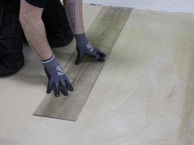 How to fix an uneven floor using a self-levelling compound | Bostik UK